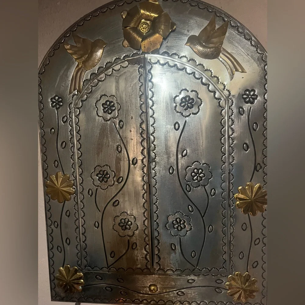 Discover this stunning vintage aluminum mirror with a charming medieval style!